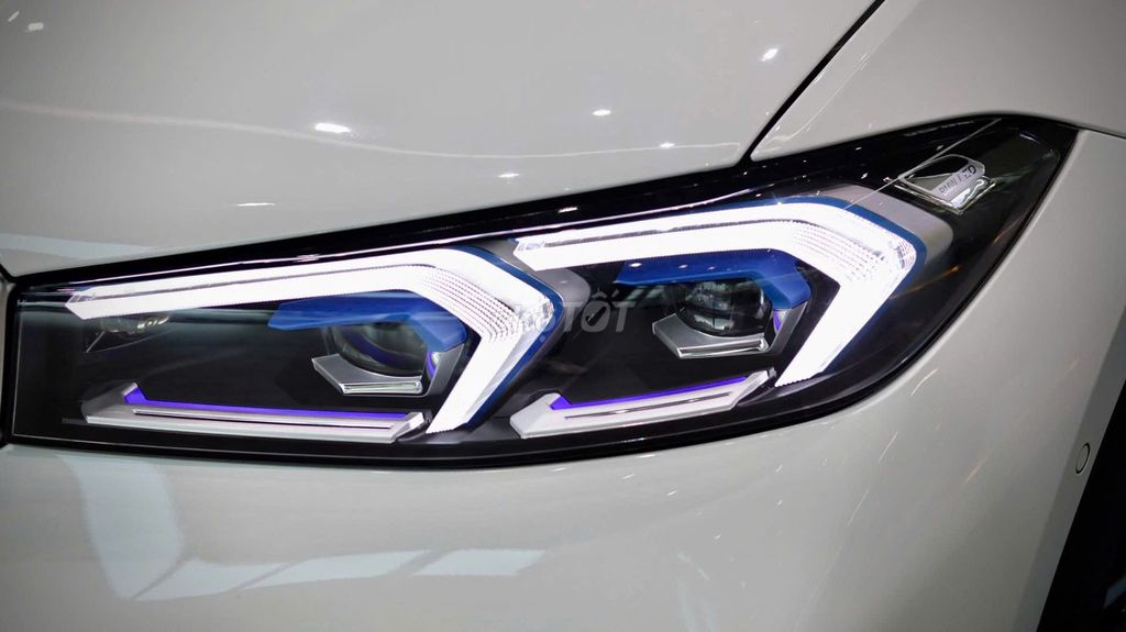 BMW 330i M Sport — Скидка 300 млн