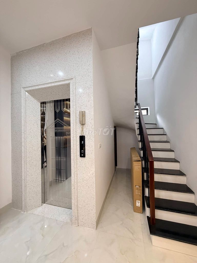 Nhà đẹp ở ngay - Tây Hồ - Full nội thất