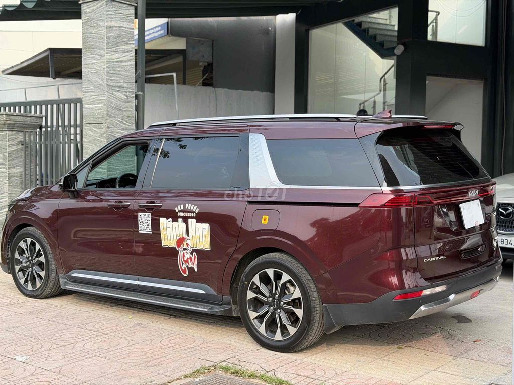 KIA Carnival Signature 2.2D, красная слива, 43 000 км