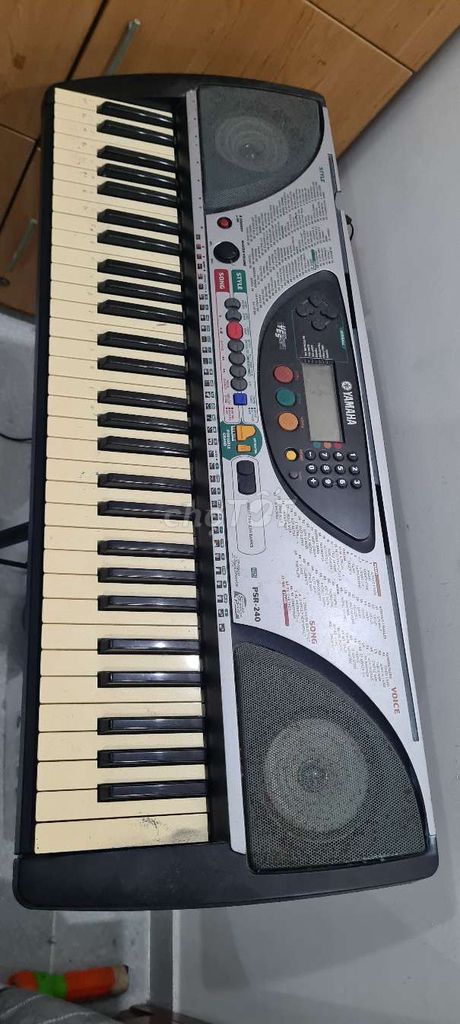 Không biết đánh đàn nên bán cây đàn Yamaha PSR-240