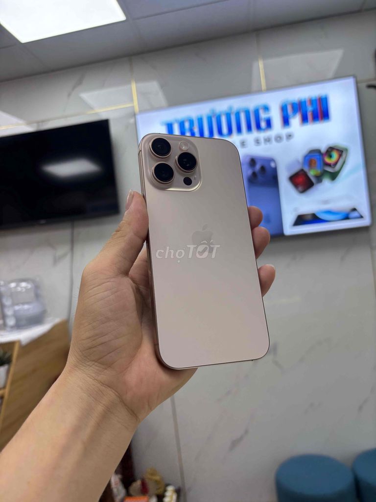Apple 16 Pro Max 256GB Vàng. Mua bán Điện thoại tại Quận Sơn Trà Đà Nẵng được đăng bởi Diễm Diễm hình 1