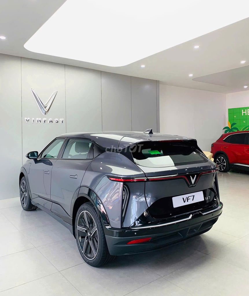 VinFast VF7 Plus 2025, серый, 22 000 км - ОЧЕНЬ НОВЫЙ HCMC