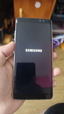 Samsung  A8 Plus 2018 vỡ lưng. Mua bán Điện thoại tại Quận Đống Đa Hà Nội được đăng bởi Hoàng