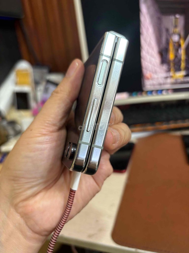 Samsung Galaxy Z Flip 5 256GB Bạc 98%. Mua bán Điện thoại tại Quận Lê Chân Hải Phòng được đăng bởi hoang anh hình 1