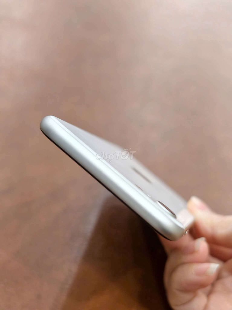 Apple iPhone SE 2020 64GB Trắng 99%. Mua bán Điện thoại tại Thành phố Biên Hòa Đồng Nai được đăng bởi Tuyết Sương hình 1