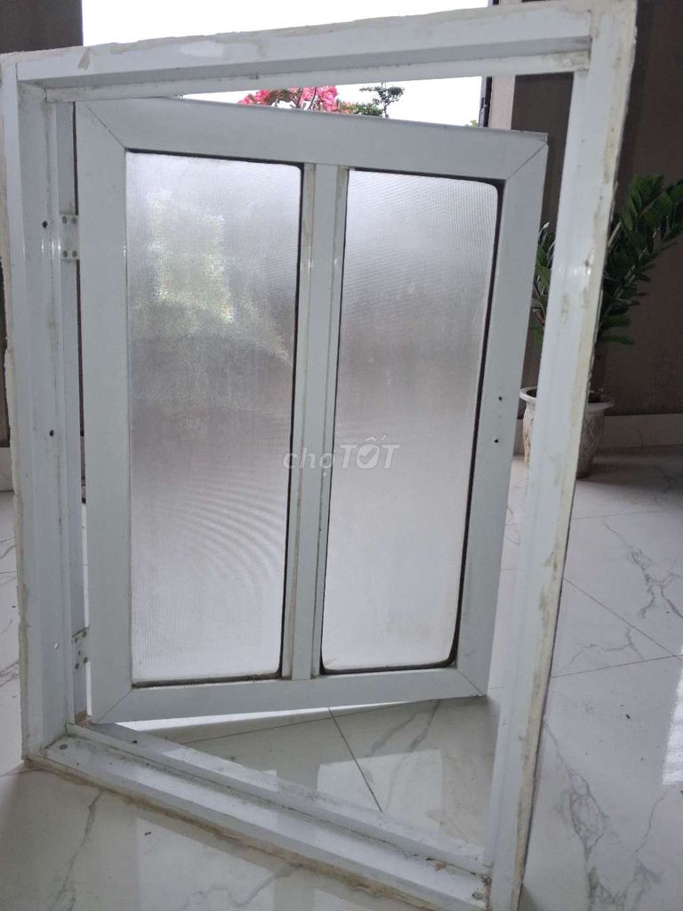 Cửa sổ nhôm trắng 60x81cm đã dùng. Mua bán Nội thất, đồ gia dụng khác tại Huyện Phú Vang Thừa Thiên Huế được đăng bởi Toàn Điện Nước hình 1