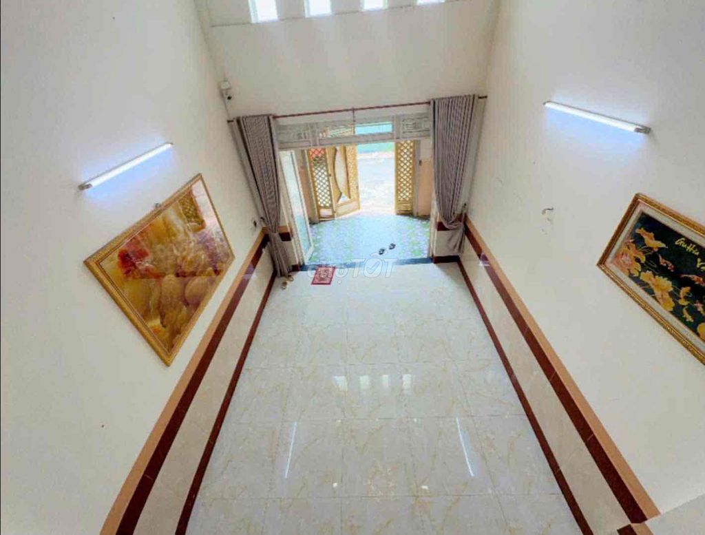 NHÀ PHỐ CÓ LỮNG XÂY Ở CHẮC CHẮN CẦN TIỀN BÁN GẤP