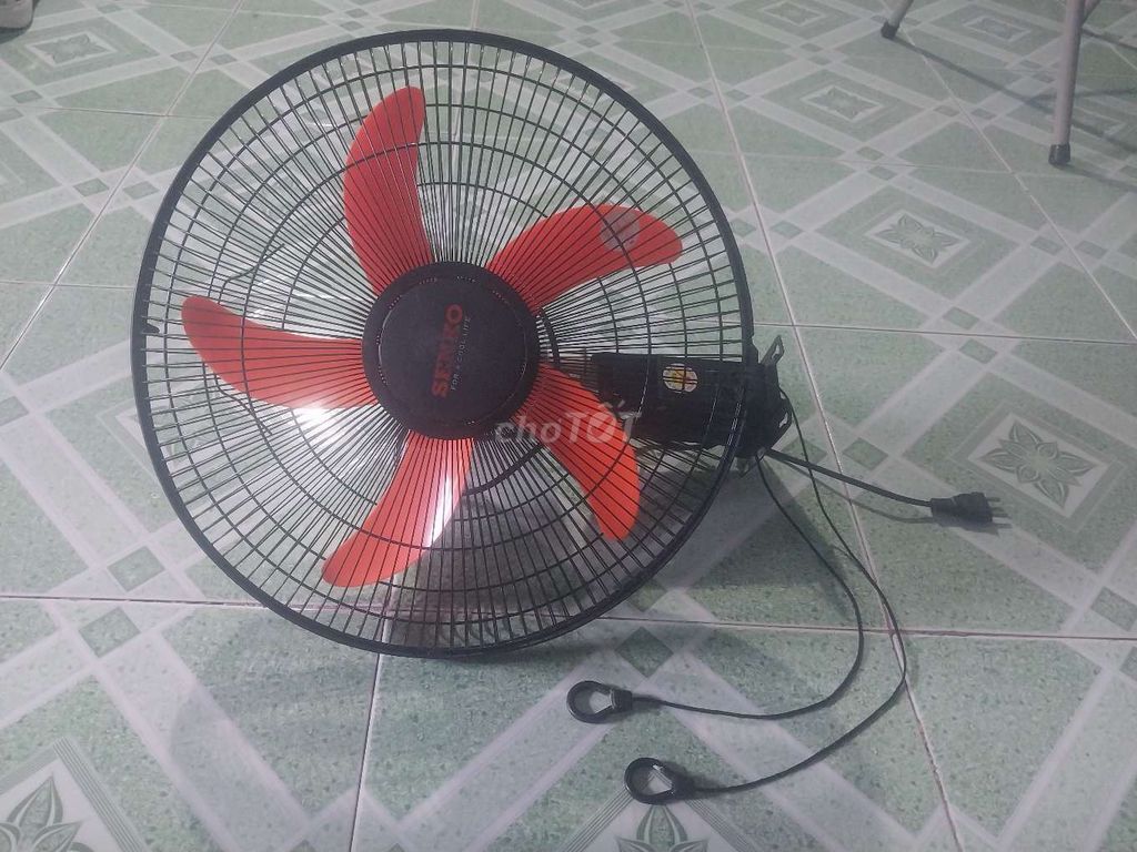 Quạt treo tường Senko 2 dây Đen, Đỏ. Mua bán Quạt tại Thị xã Bến Cát Bình Dương được đăng bởi Thiên Hoàng hình 1
