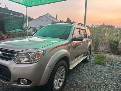Ford Everest 2014 7 chỗ Bạc