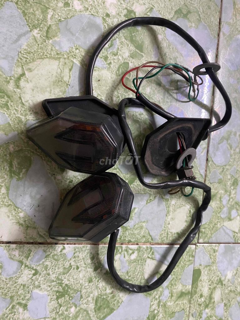 Kính xe máy màu Đen. Mua bán Phụ tùng xe tại Quận 7 Tp Hồ Chí Minh được đăng bởi Nam hình 1