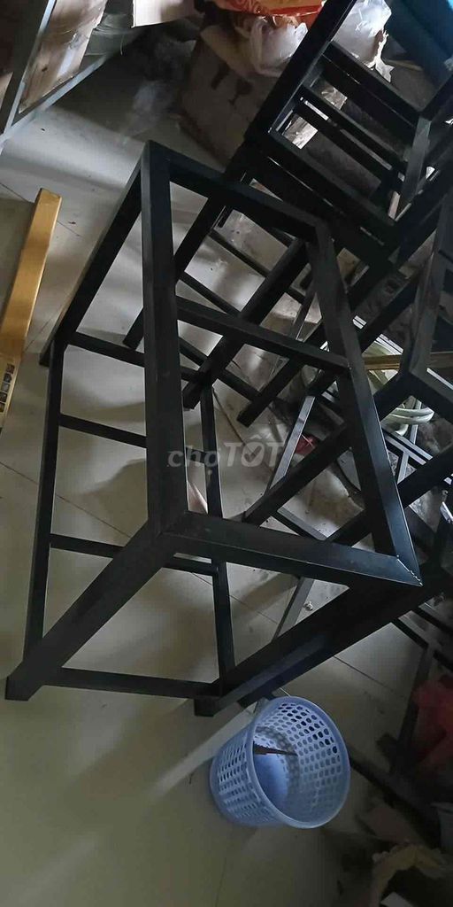 Kệ hồ cá Sắt Đen Sơn tĩnh điện 1m. Mua bán Tủ, kệ gia đình tại Thị xã Tân Uyên Bình Dương được đăng bởi Tân hình 1