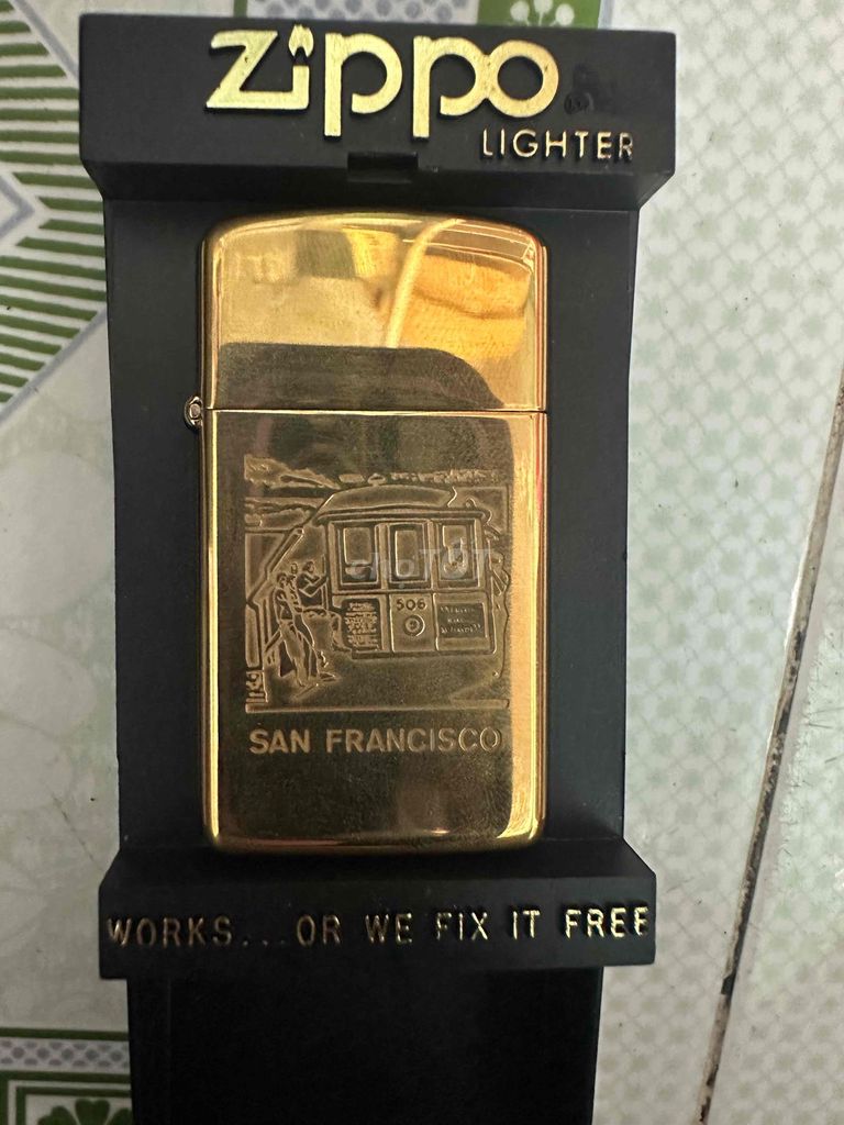 Bật lửa Zippo Chu niên Vàng. Mua bán Đồ sưu tầm, đồ cổ tại Quận 12 Tp Hồ Chí Minh được đăng bởi Hàng Hiệu 6789 hình 1
