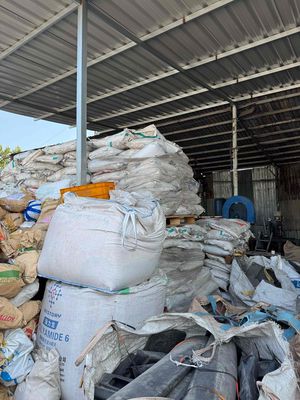 350/8h TUYỂN NAM LỰA NHỰA LÀM HÀNH CHÍNH