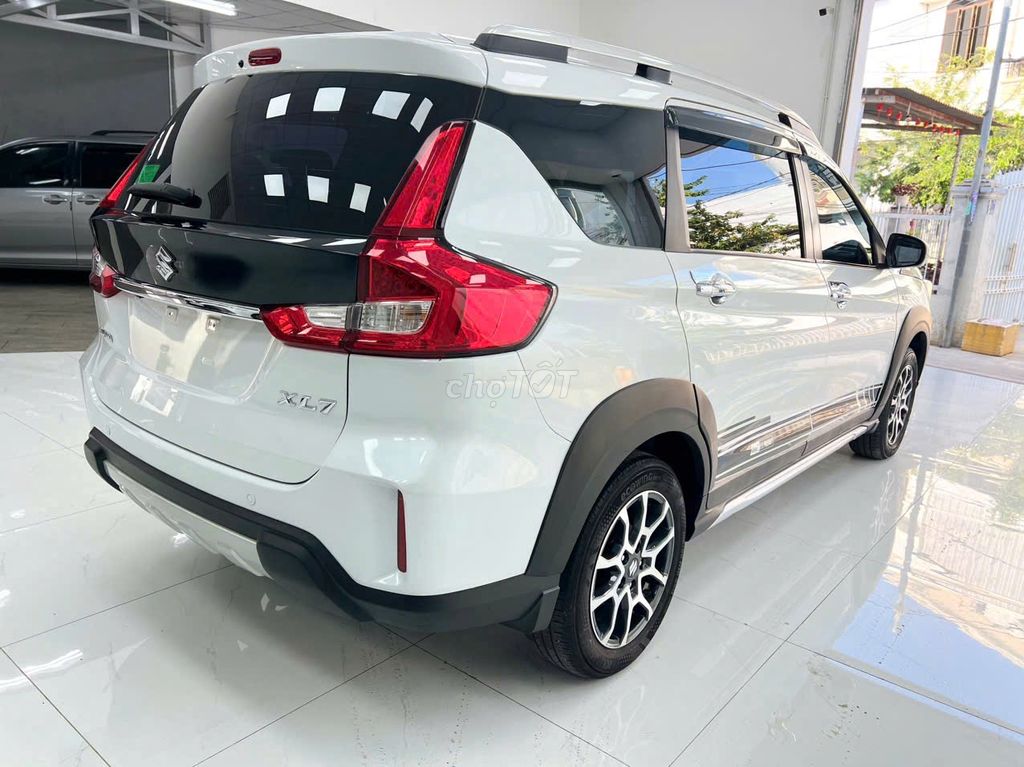 Suzuki XL7 2022 белый импорт