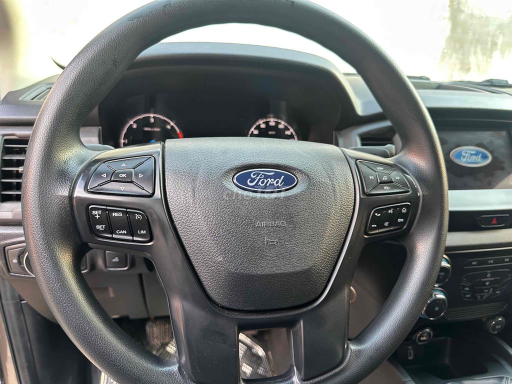 Ford Ranger с золотым песком и белым покрытием из 100% цинка