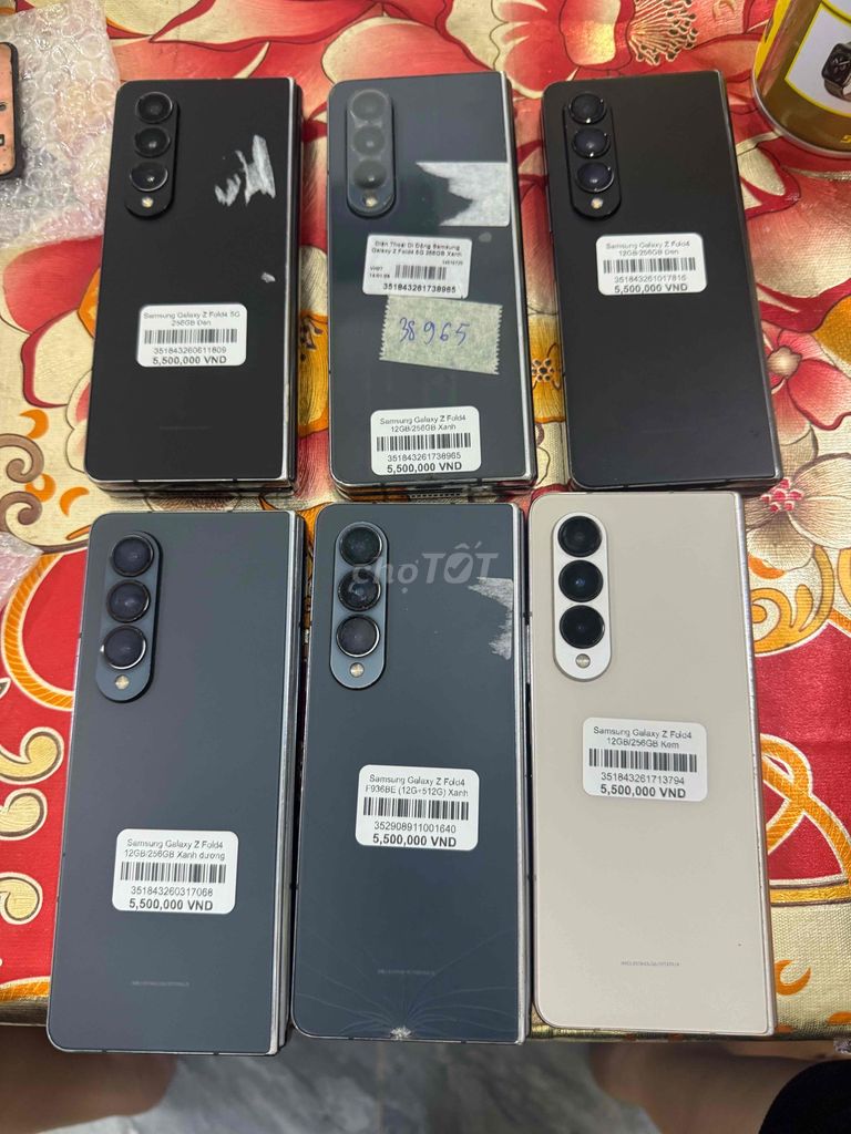 Samsung Galaxy Z Fold4 256GB Đen soc màn hu màn. Mua bán Điện thoại tại Quận 4 Tp Hồ Chí Minh được đăng bởi Phan Pha hình 1