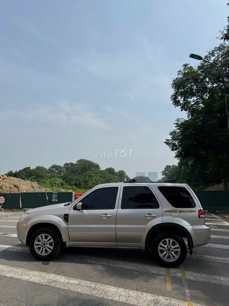 Cần bán chiếc Escape 2010 xe đẹp. Mua bán Ô tô tại Quận Bắc Từ Liêm Hà Nội được đăng bởi Công trương hình 3