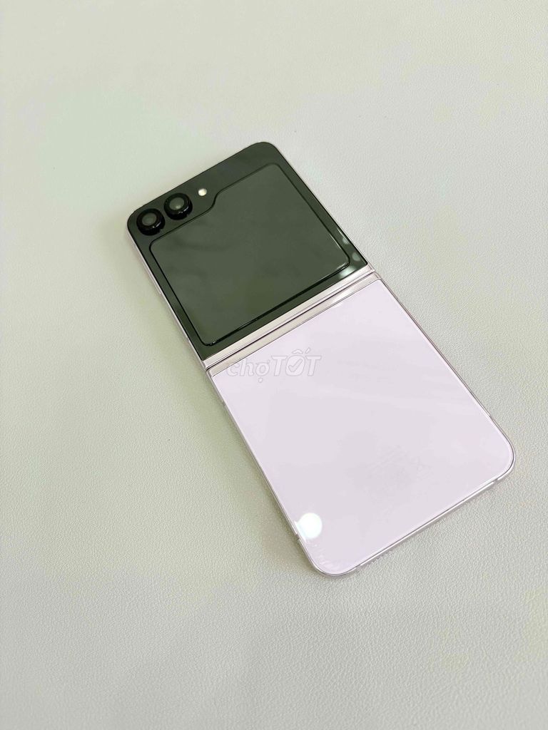 Samsung Z Flip5 8/512GB 2 sim máy zin all. Mua bán Điện thoại tại Quận Ninh Kiều Cần Thơ được đăng bởi  Anh Lê hình 1