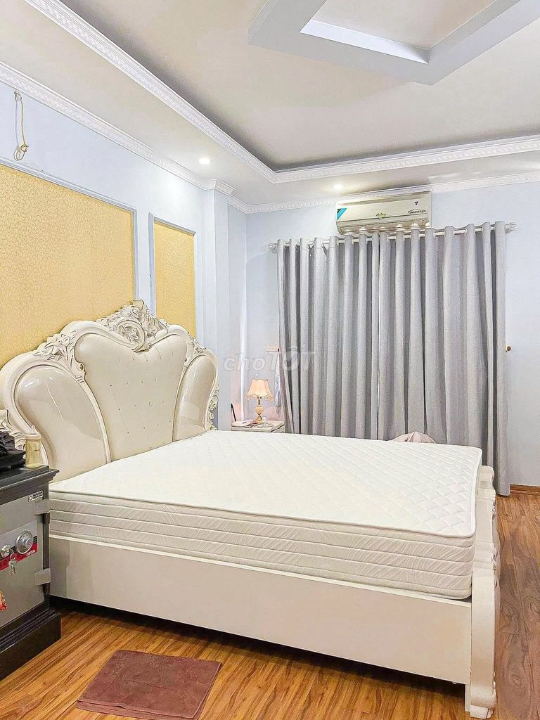 Дом целиком 35м² х 5 этажей, 2 спальни, с мебелью, Тханьсуан