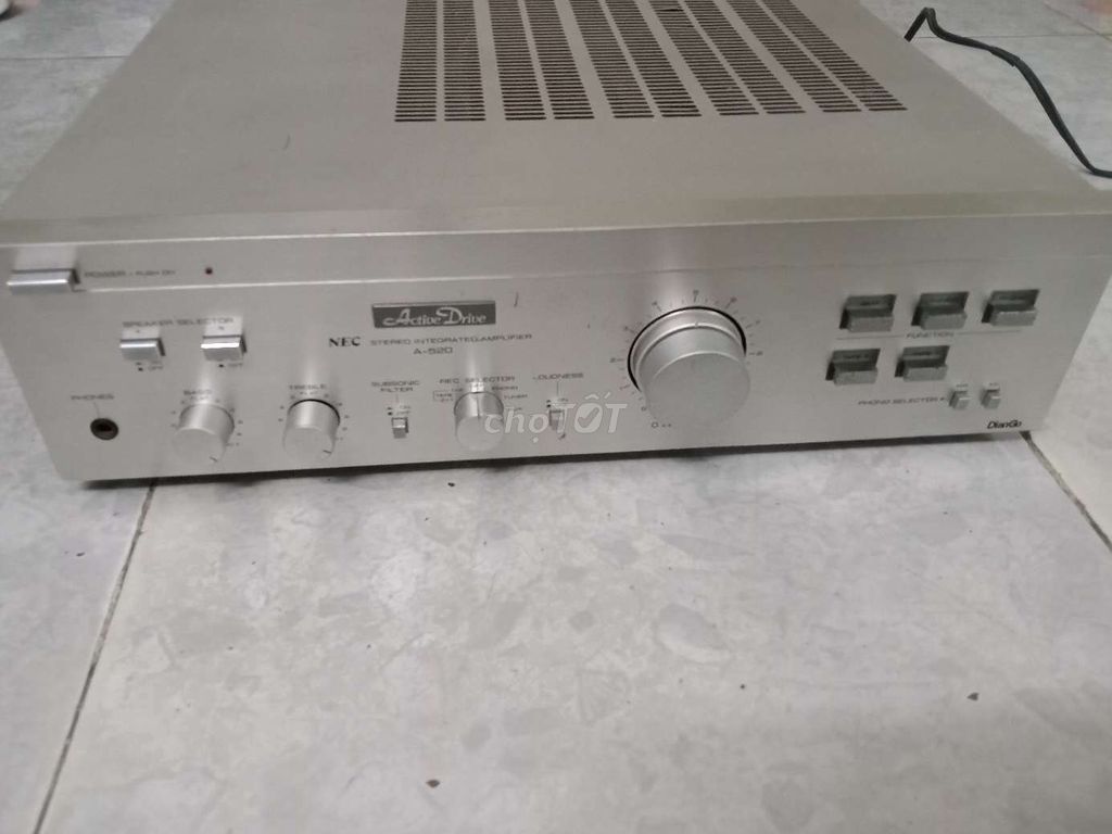 Ampli NEC a520