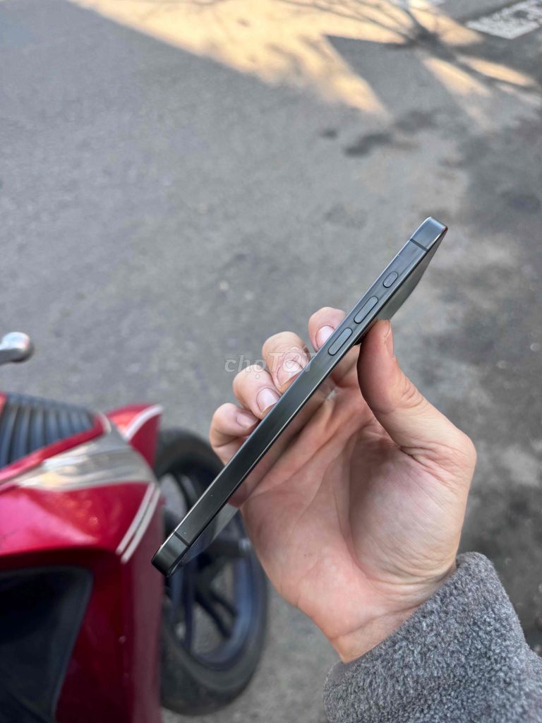 Apple iPhone 15 Pro Max 256GB Đen. Mua bán Điện thoại tại Quận Cẩm Lệ Đà Nẵng được đăng bởi Nam Tran hình 1