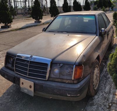 Bán xe Mercedes trưng bày, lấy phụ tùng. Mua bán Ô tô tại Quận Cẩm Lệ Đà Nẵng được đăng bởi Le Nguyen