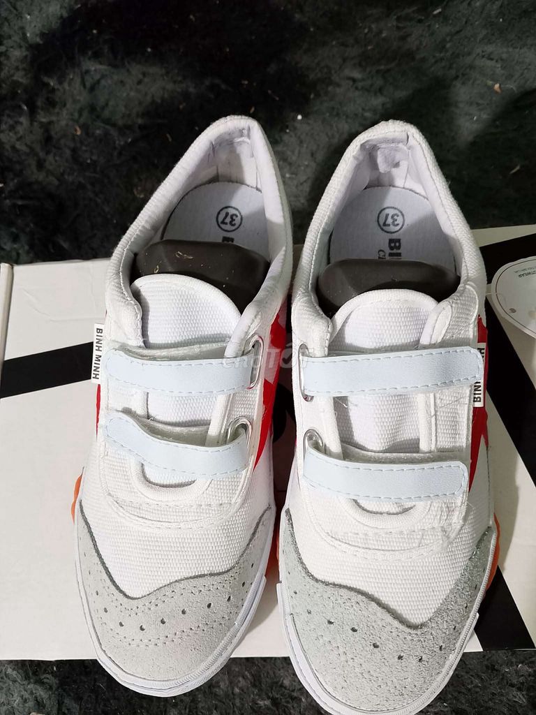Giày thể thao Bình Minh Trắng Size 37. Mua bán Giày dép tại Huyện Bến Lức Long An được đăng bởi kelvin nguyễn hình 1