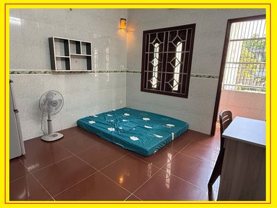 Phòng gần cổng ĐH Văn Lang, full men, full nội thất, có BAN CÔNG
