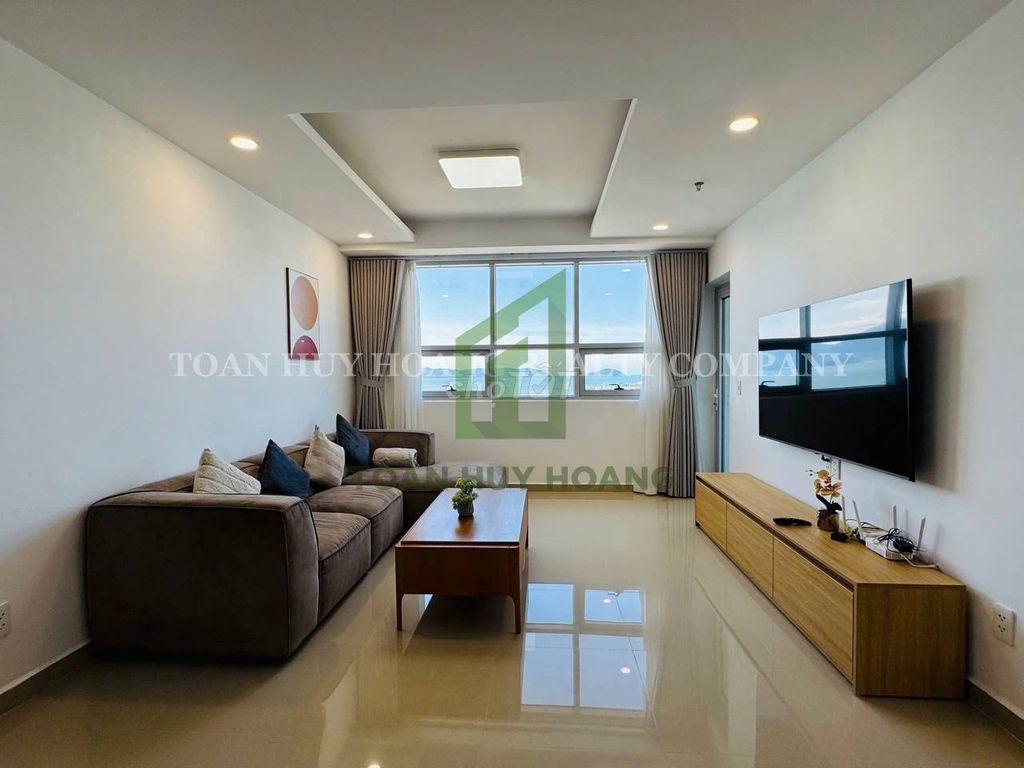 Extra-spacious 2-bedroom apartment in Blooming tower — photo 1