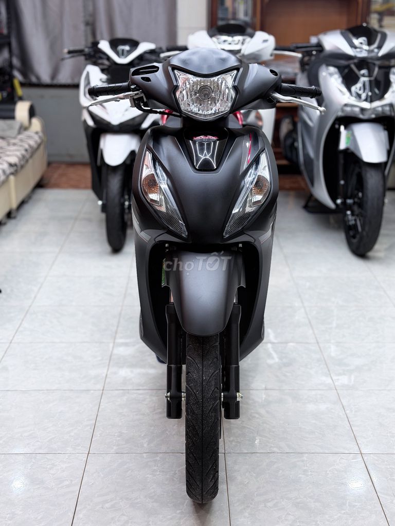 Honda Vision Sport 2025 с большими колесами