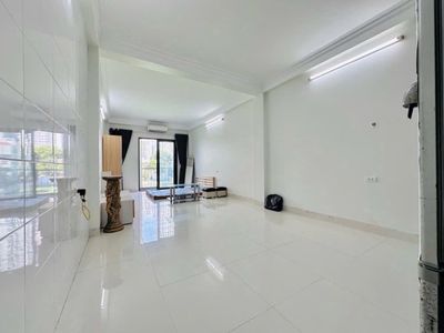 Nhà phố 42,2 m² · 9 PN · Đường Phùng Khoang