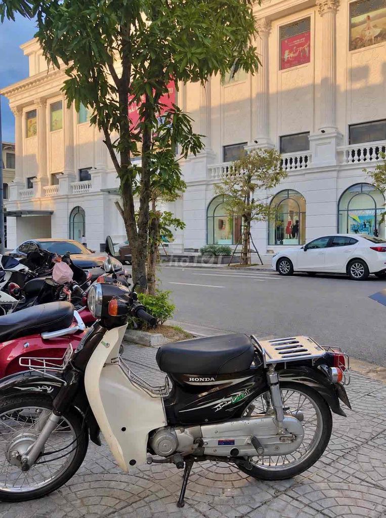 Honda Super Cub до 50cc, коричнево-белый
