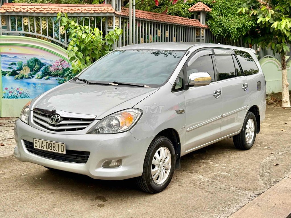 Toyota Innova 2011 G - 180000 km