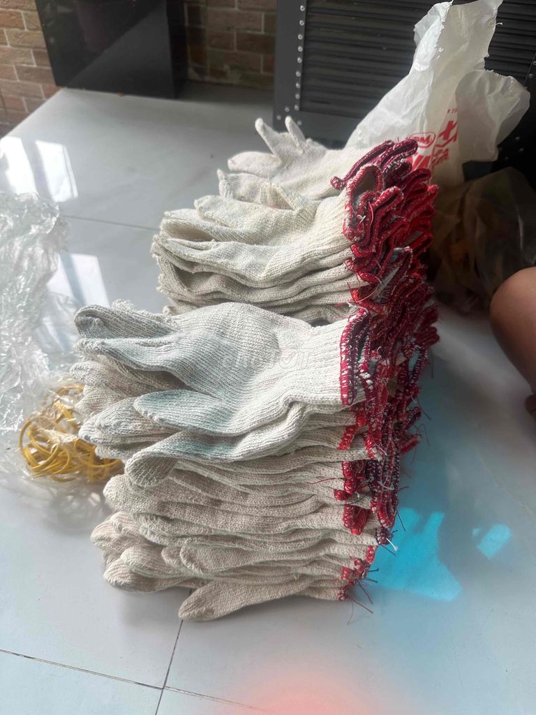 Găng tay bảo hộ Vải Trắng Đỏ. Mua bán Phụ kiện thời trang khác tại Huyện Trảng Bom Đồng Nai được đăng bởi Thành  hình 1