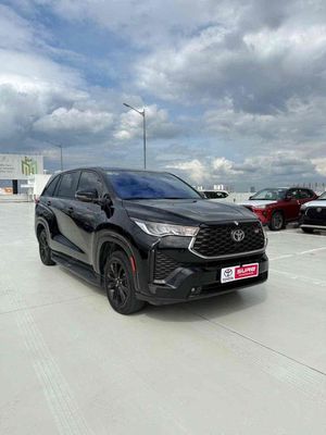Toyota Innova Cross 2.0V 2025 Đen Ghế da