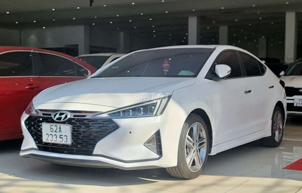 Hyundai Elantra 1.6 AT Sport 2020, xe đẹp giá tốt