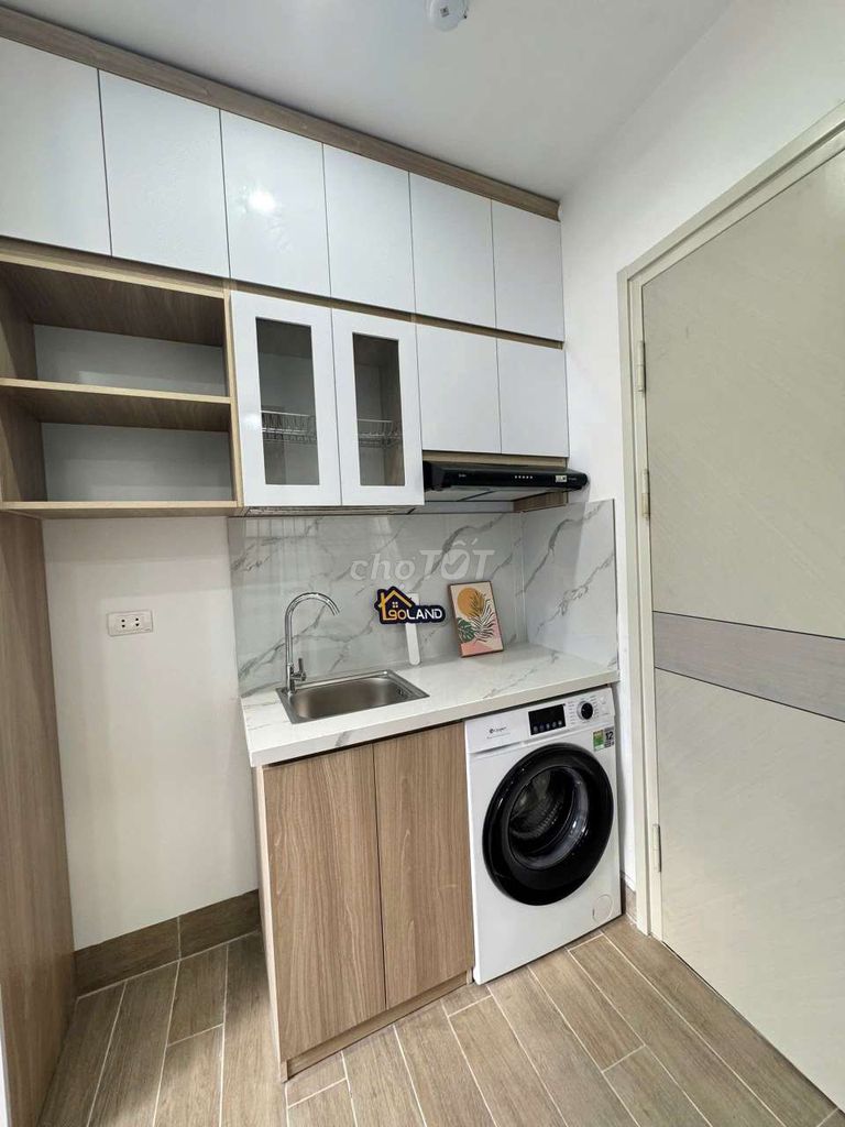 CCMN đẹp nhất Chùa Láng - Luật Ngoại Thương - giá 4.8tr, ban công