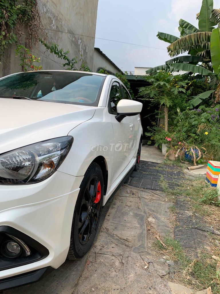 Mazda 2 2016  1.5 AT Sedan - 70000 km