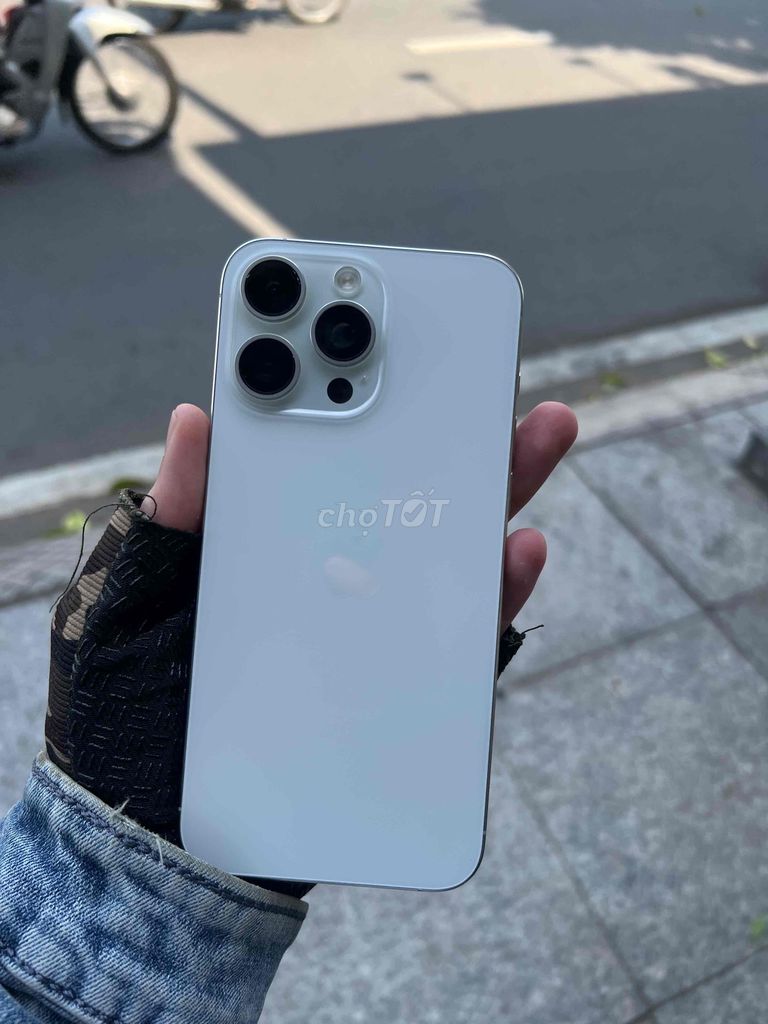 Apple iPhone 15 Pro Max 256GB Bạc. Mua bán Điện thoại tại Quận Tân Phú Tp Hồ Chí Minh được đăng bởi huynh sang hình 1