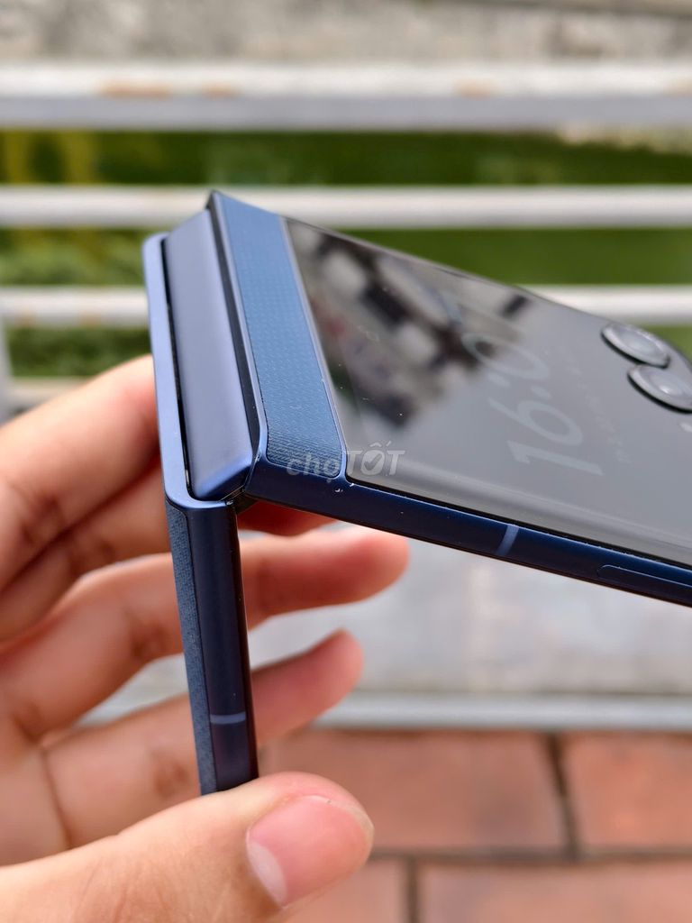 Motorola Razr 60 5G 256GB Xanh. Mua bán Điện thoại tại Quận Thanh Xuân Hà Nội được đăng bởi Em Vũ PlayMobile hình 1