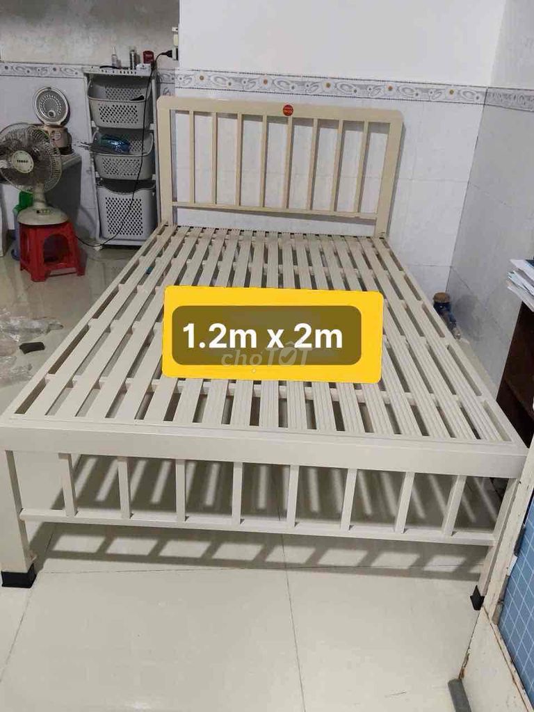 Giường sắt hiện đại màu kem 1.2m x 2m. Mua bán Giường, chăn ga gối nệm tại Quận Ninh Kiều Cần Thơ được đăng bởi Quỳnh  hình 1