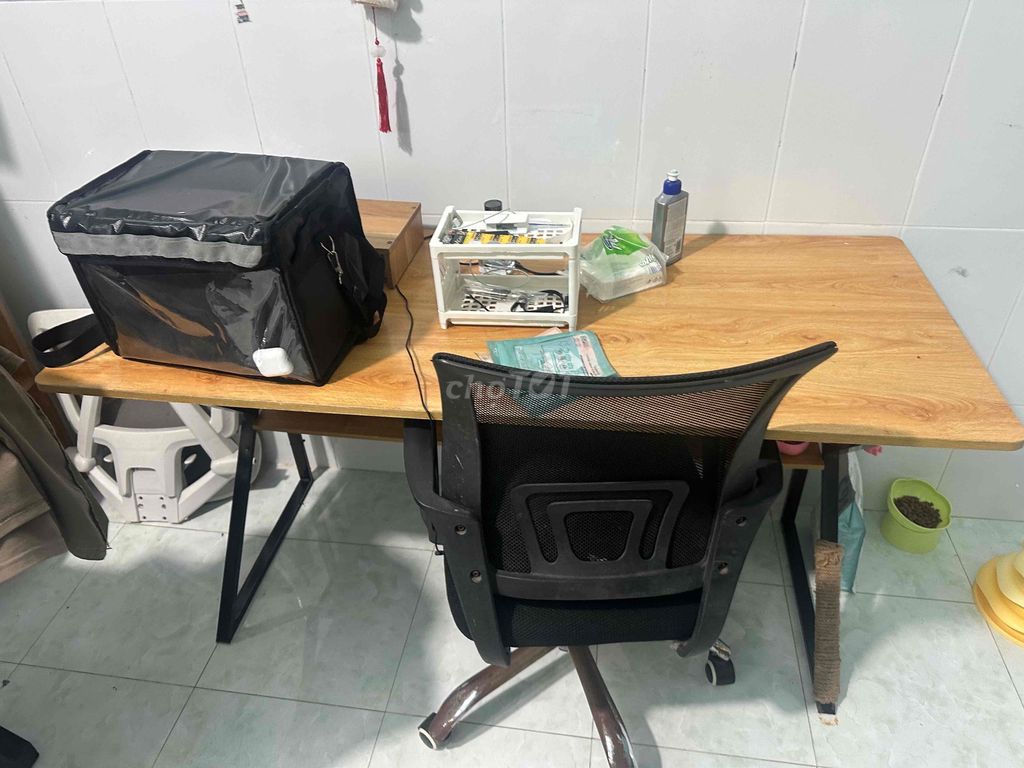 Bàn làm việc Gỗ Kim loại Nâu đen Hiện đại. Mua bán Bàn ghế tại Thành phố Thủ Dầu Một Bình Dương được đăng bởi KIET DINH hình 1