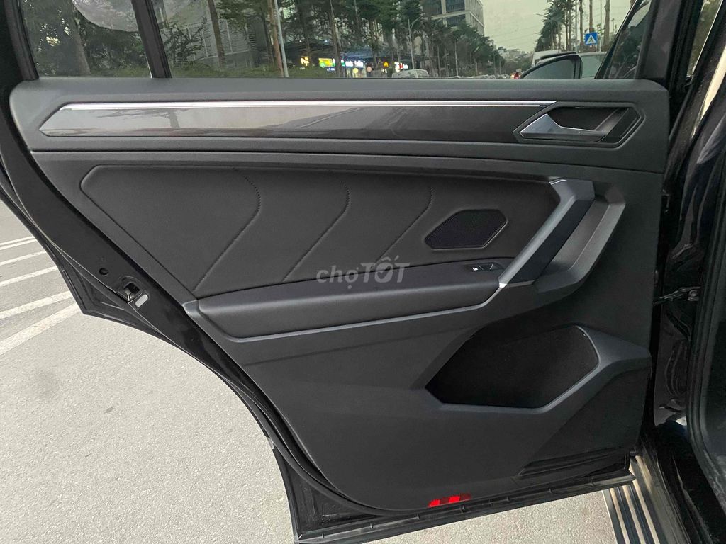 Volkswagen Tiguan 2018. Mua bán Ô tô tại Quận Nam Từ Liêm Hà Nội được đăng bởi KM Auto hình 8