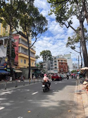 Bán Căn MT đường Tạ Uyên. 7 Tầng (Thang máy)