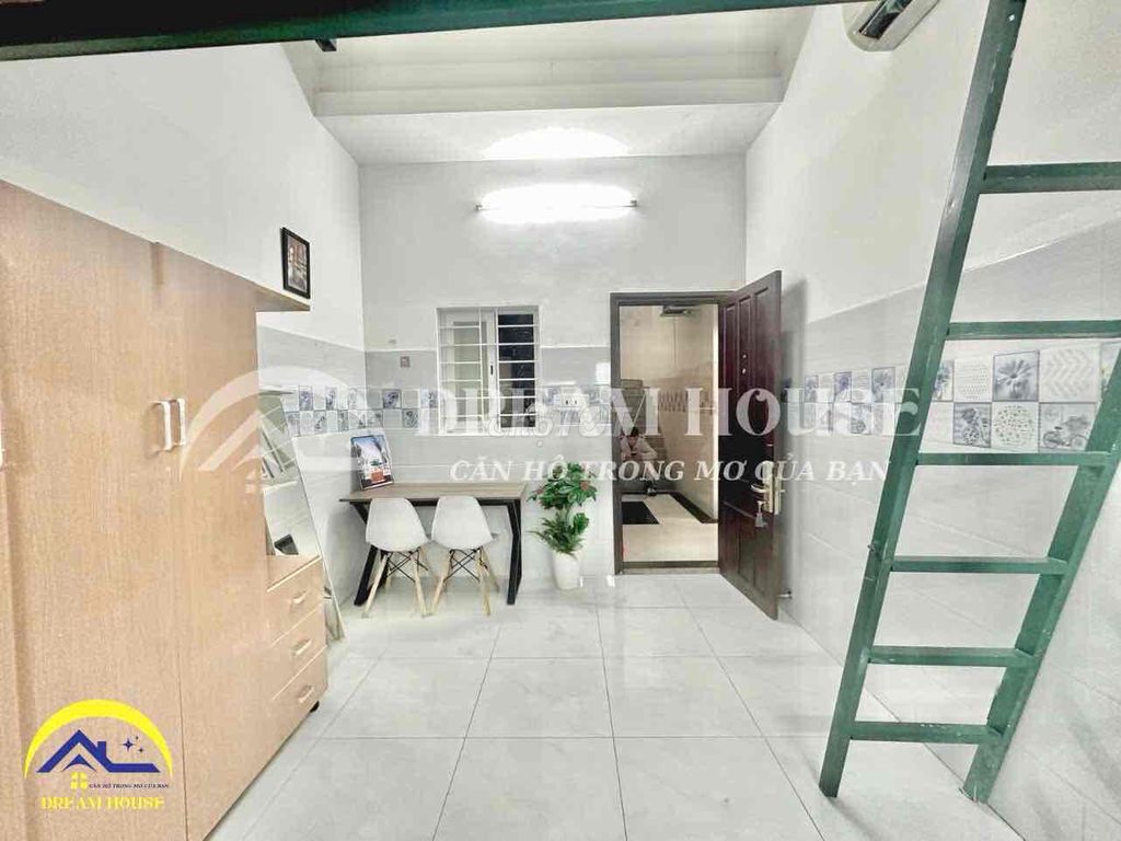 - Full Nội Thất: Tủ quầ áo, bếp, tủ lạnh, máy lạnh (máy giặt chung) ..