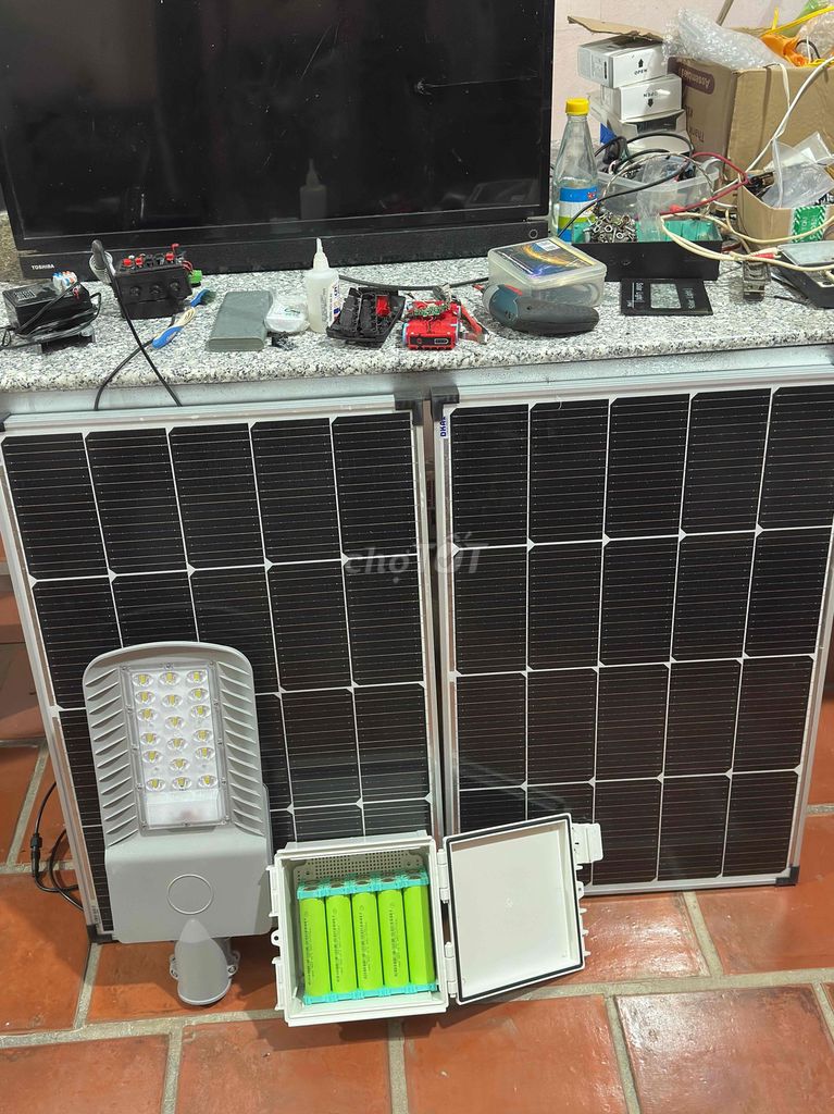 Đèn năng lượng sáng full không giảm độ sáng.. Mua bán Đèn tại Thành phố Cà Mau Cà Mau được đăng bởi Bán Đồ Củ hình 1