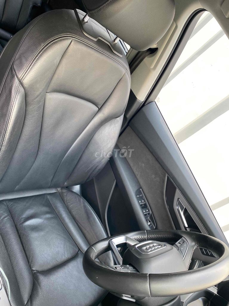 Audi Q7 2016 Черный 27000 км