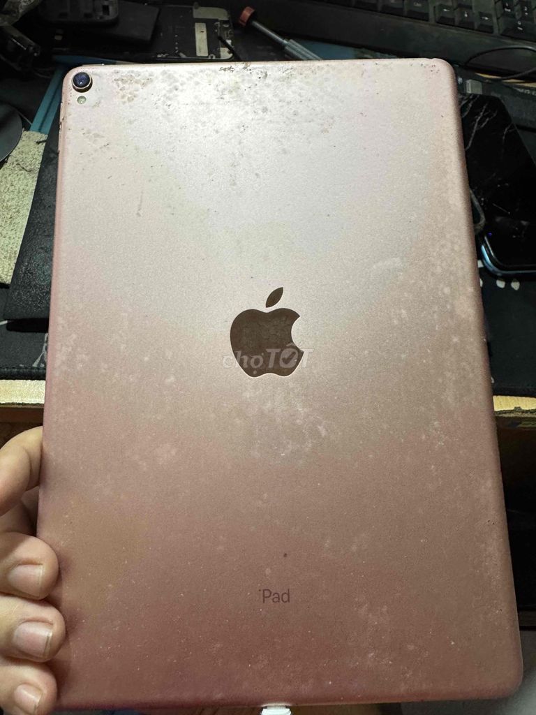 xác iPad Pro 10.5 inch 64GB Vàng hồng Wifi. Mua bán Máy tính bảng tại Huyện Bình Chánh Tp Hồ Chí Minh được đăng bởi Lương Ngọc Trọng hình 1