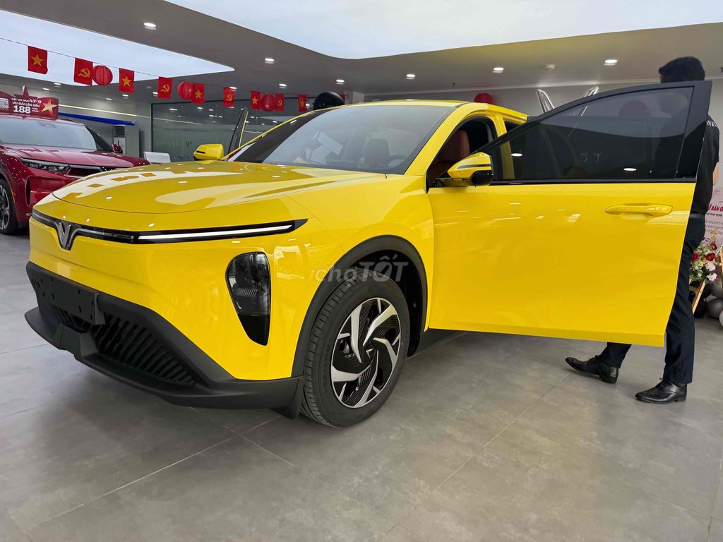 LIMO SẲN XE VÀNG+ĐỎ+BẠC+ĐEN GIAO LIỀN. Mua bán Ô tô tại Quận Bình Thạnh Tp Hồ Chí Minh được đăng bởi Kỳ hình 1