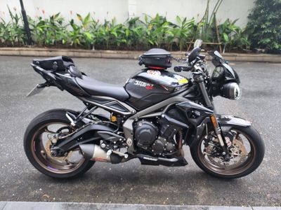 Street triple RS2022 CarbBlack ( Trả thẻ- trả góp)